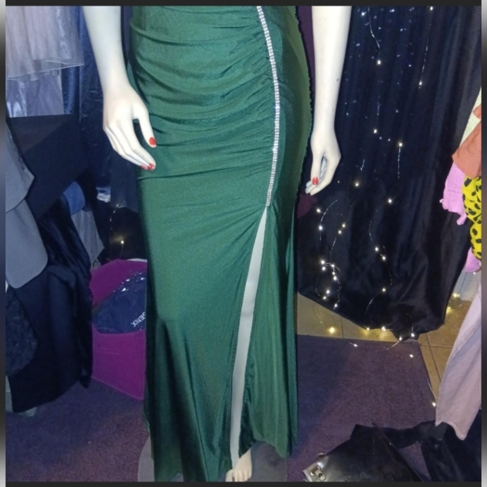 Ricarica Emerald Jewel-Tone Draped Off-the-Shoulder Gown with Rhinestone Slit M - Picture 2 of 7
